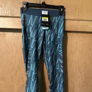 Nike Pro hypercool Leggings - SIZE SMALL TAGS ON